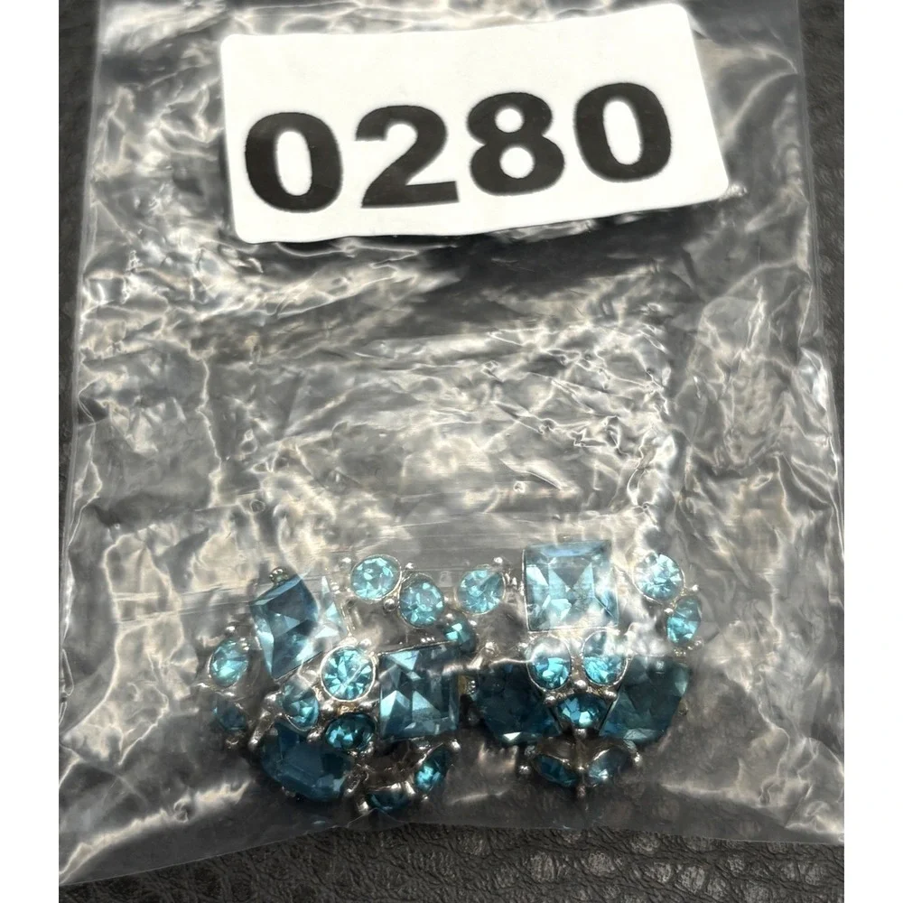 Vintage Beautiful Blue Rhinestone Cluster Silver Tone Clip On Earrings